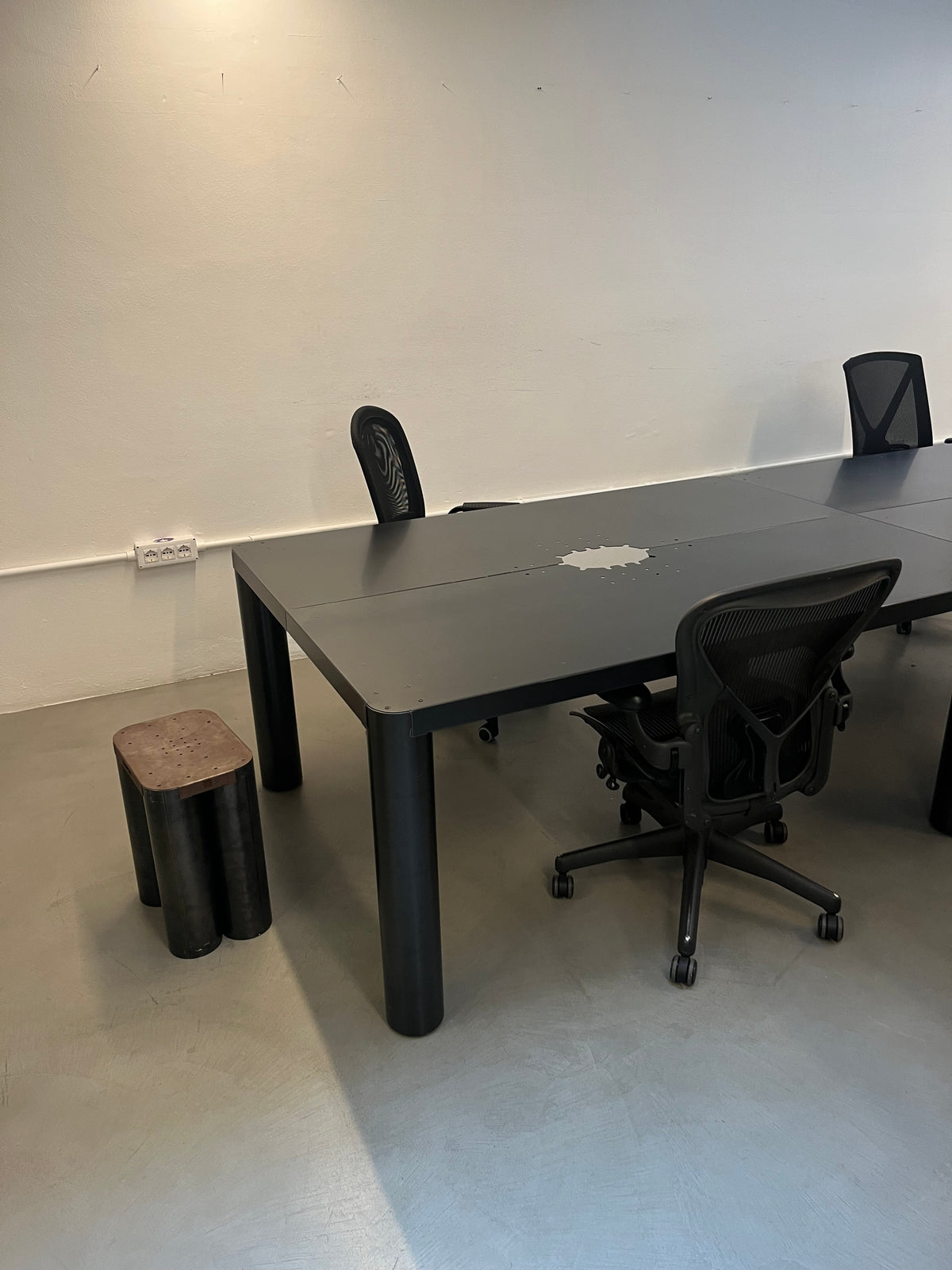 Iso100 iron table + iso300 iron stool